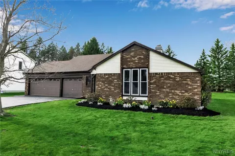 Exterior - 75 Wetherstone Dr, West Seneca, NY 14224 photo 2 of 4