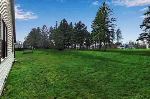 Exterior - 75 Wetherstone Dr, West Seneca, NY 14224 photo 3 of 4