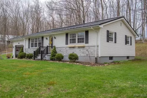 60 Mount View Ave, Warsaw, NY 14569
