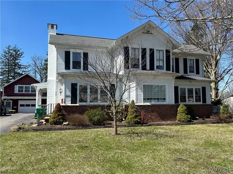 382 Pleasant Ave, Hamburg, NY 14075