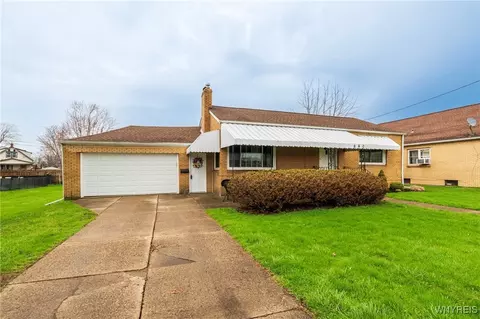 640 Potters Rd, West Seneca, NY 14224