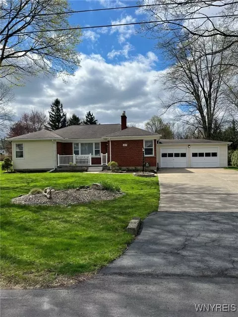 410 Tryon Dr, Lewiston, NY 14092