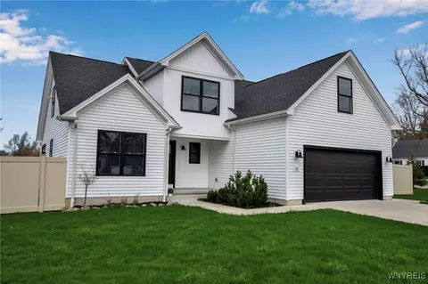 6 Rolling Woods Ln, West Seneca, NY 14224