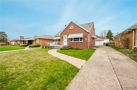 166 Meadowbrook Dr, Lackawanna, NY 14218