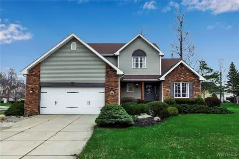 66 Village Vw, Lancaster, NY 14086