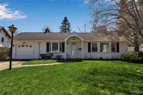 95 Brookside Dr, Amherst, NY 14221