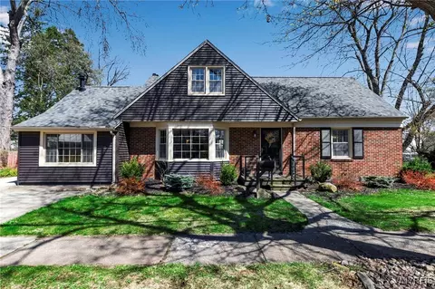 4 Robert St, Hamburg, NY 14075