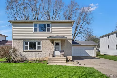 52 Ayrault Dr, Amherst, NY 14228