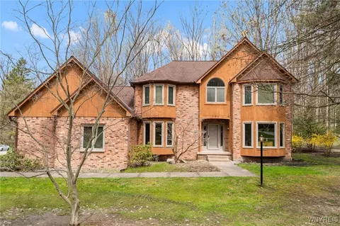 108 Middlebury Rd, Orchard Park, NY 14127
