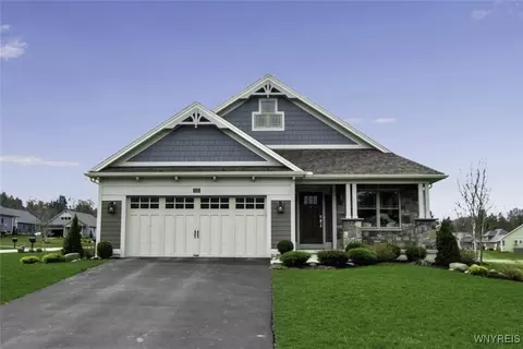 25 Aurora Mills Dr, Aurora, NY 14052