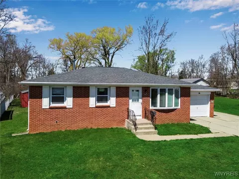 67 Greenmeadow Dr, West Seneca, NY 14224