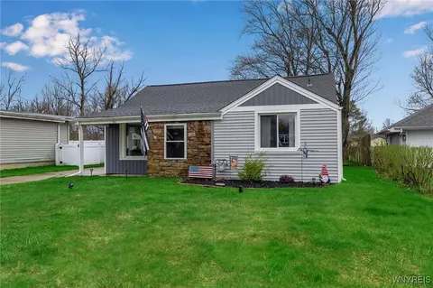 61 4th Ave, Lancaster, NY 14086