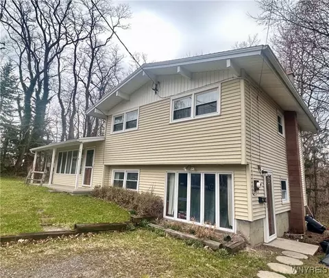 35 Ward Ave, Hanover, NY 14136