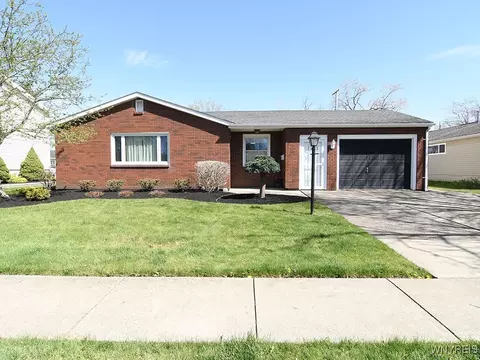 136 Cheryl Ln, Depew, NY 14043