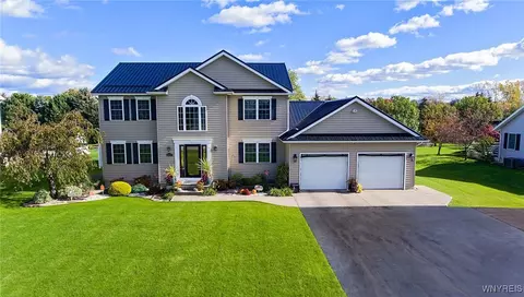 8465 Violet Ln, Batavia, NY 14020