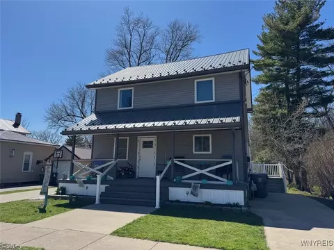 9 N Hartland St, Royalton, NY 14105