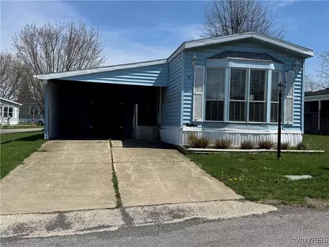 8 N Eaglecrest Dr, Hamburg, NY 14075
