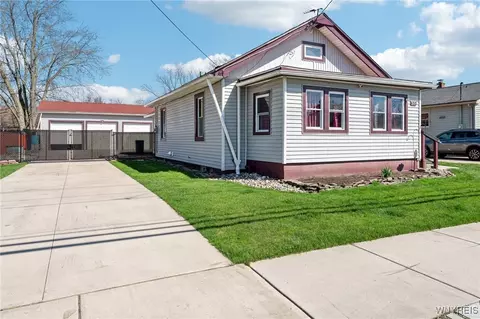 433 80th St, Niagara Falls, NY 14304
