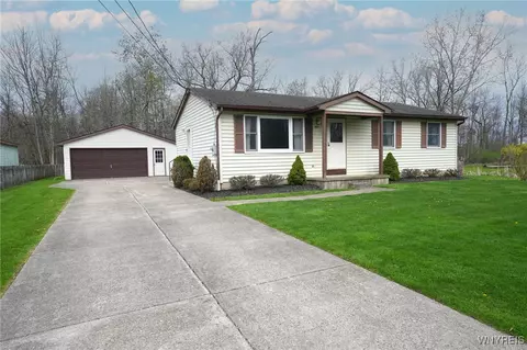 1194 Penora St, Depew, NY 14043