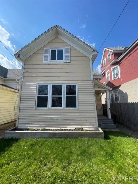 94 Farmer St, Buffalo, NY 14207