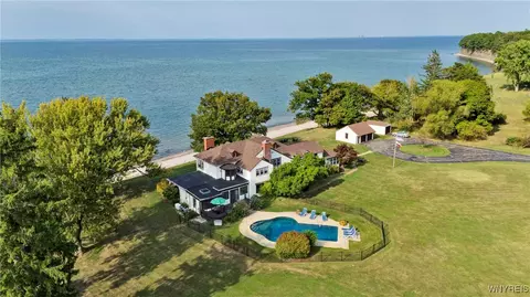 7176 Lake Shore Rd, Evans, NY 14047