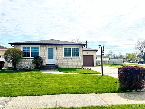 1 Helenbrook Ln, Depew, NY 14043