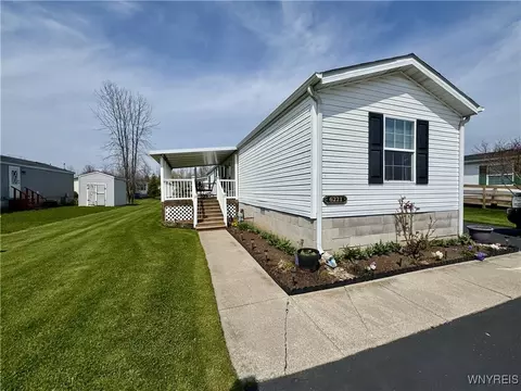 6221 Bayview Sta, Newfane, NY 14108