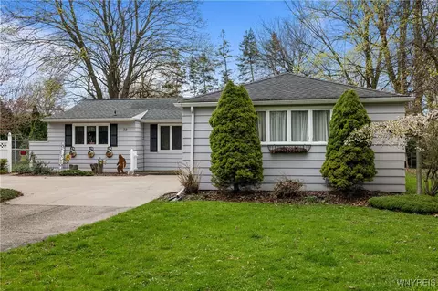 32 Lincoln Ave, Lockport, NY 14094