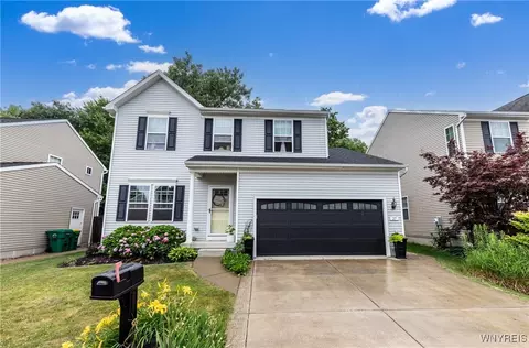27 Scooter Ln, Hamburg, NY 14075