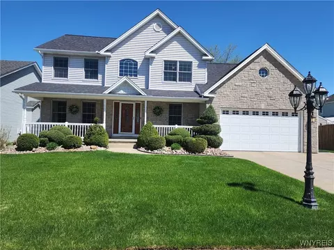 8 Dennybrooke Ln, West Seneca, NY 14224
