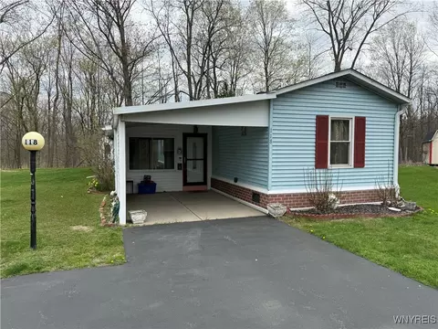 118 Burgundy Cir, West Seneca, NY 14224