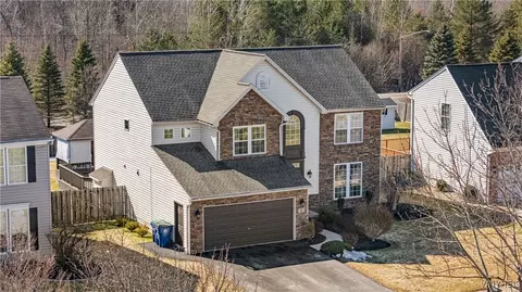 62 Echowood Dr, East Amherst, NY 14051