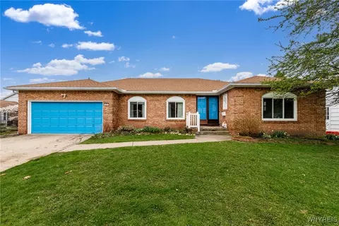 251 Paradise Ln, Tonawanda, NY 14150