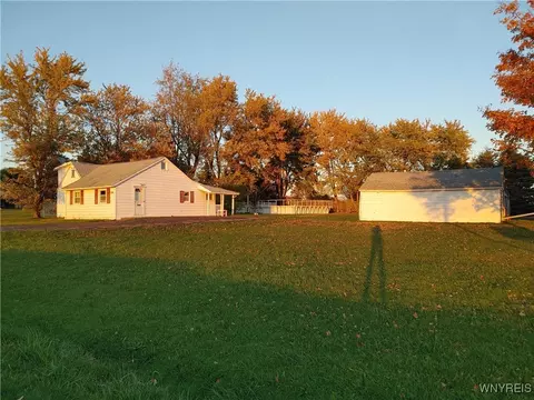 5231 Comstock Rd, Cambria, NY 14094