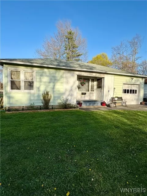 271 Roncroff Dr, North Tonawanda, NY 14120