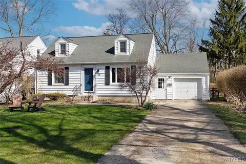 28 Willow Wood Park N, Amherst, NY 14226