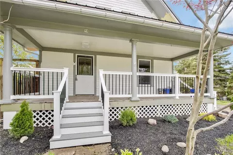 73 Mill St, Evans, NY 14006