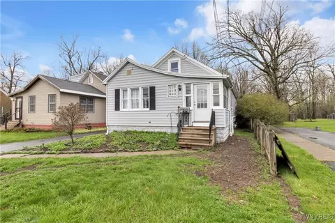 209 Dellwood Rd, Amherst, NY 14226