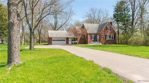 195 Hopkins Rd, Amherst, NY 14221