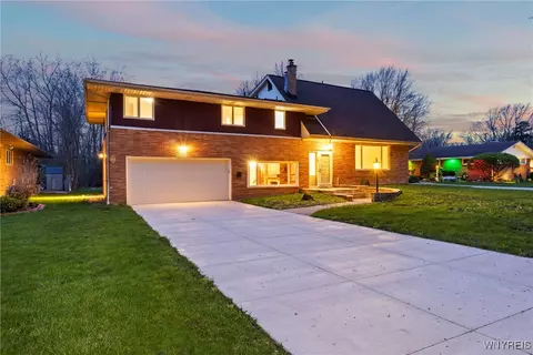 80 Tristan Ln, Amherst, NY 14221
