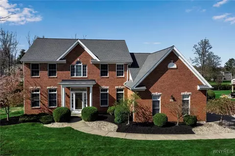 145 Via Foresta Ln, Amherst, NY 14221