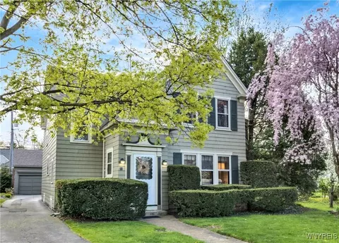 48 Roycroft Blvd, Amherst, NY 14226