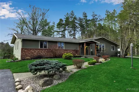 77 S Shore Dr, Bennington, NY 14004