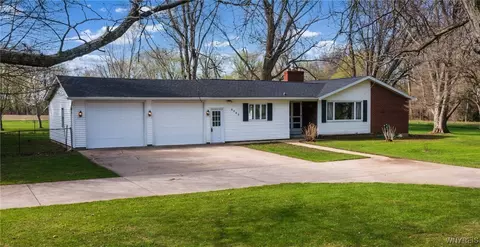 6382 E Lake Rd, Burt, NY 14028
