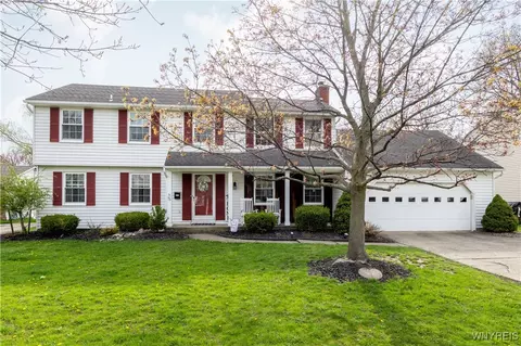 75 Sherwood Ln, West Seneca, NY 14224
