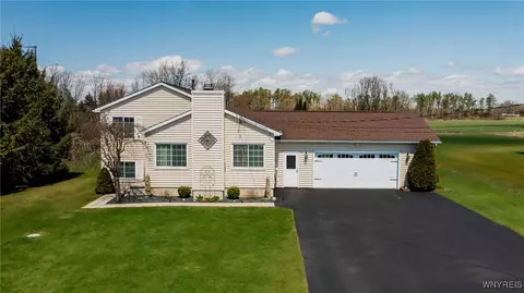 426 Westwood Rd, Lancaster, NY 14086
