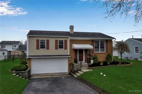 42 Markey Ave, Lancaster, NY 14086