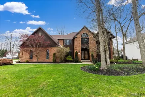 7 Contessa Ct, Amherst, NY 14221