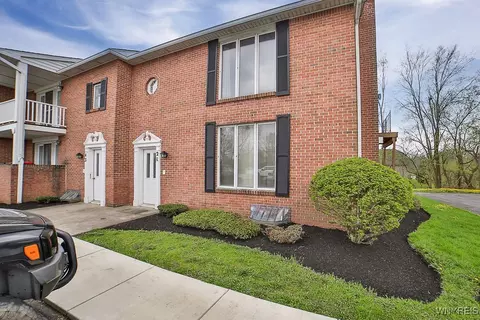 5797 Broadway St #2, Lancaster, NY 14086