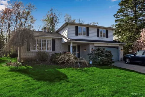 34 Old Farm Rd, Depew, NY 14043